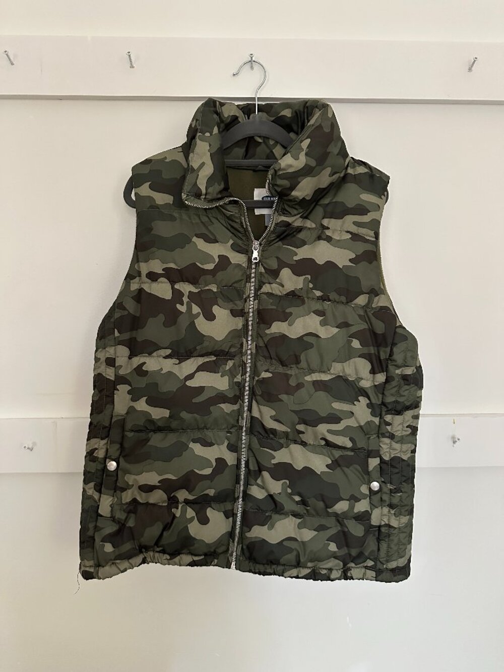Old Navy Green Camo Quilted Puffer Vest Size Large